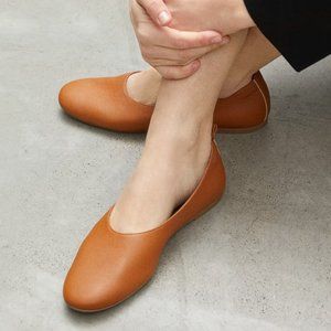 Everlane Women's Flats in Tan